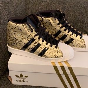 Adidas black & gold